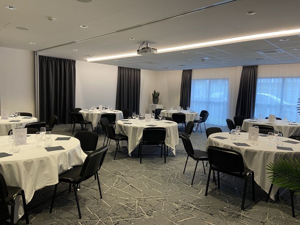 Holiday Inn DIJON SUD - LONGVIC by IHG