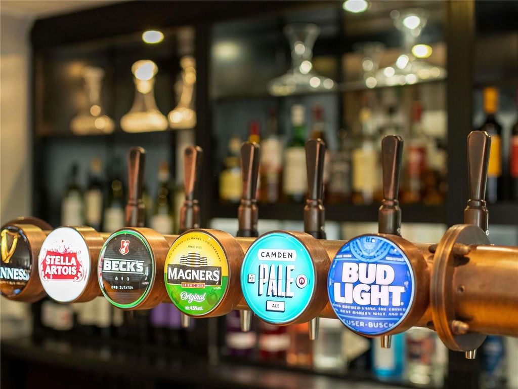 Mercure Salisbury White Hart Hotel & Apartments