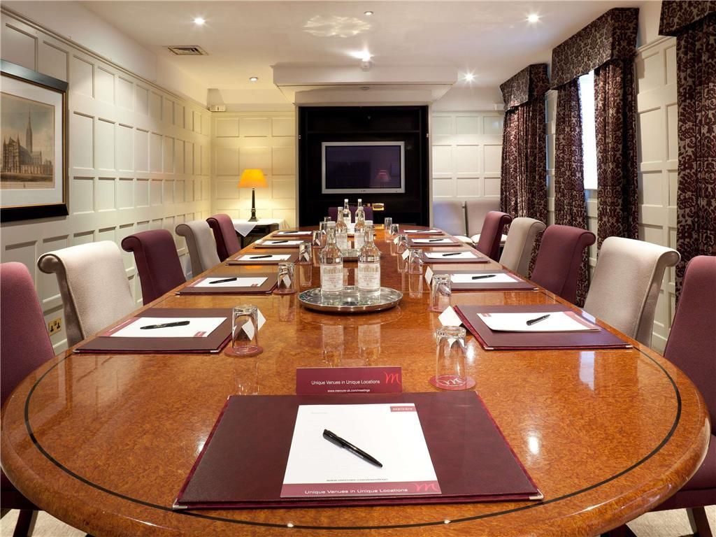 Mercure Salisbury White Hart Hotel & Apartments