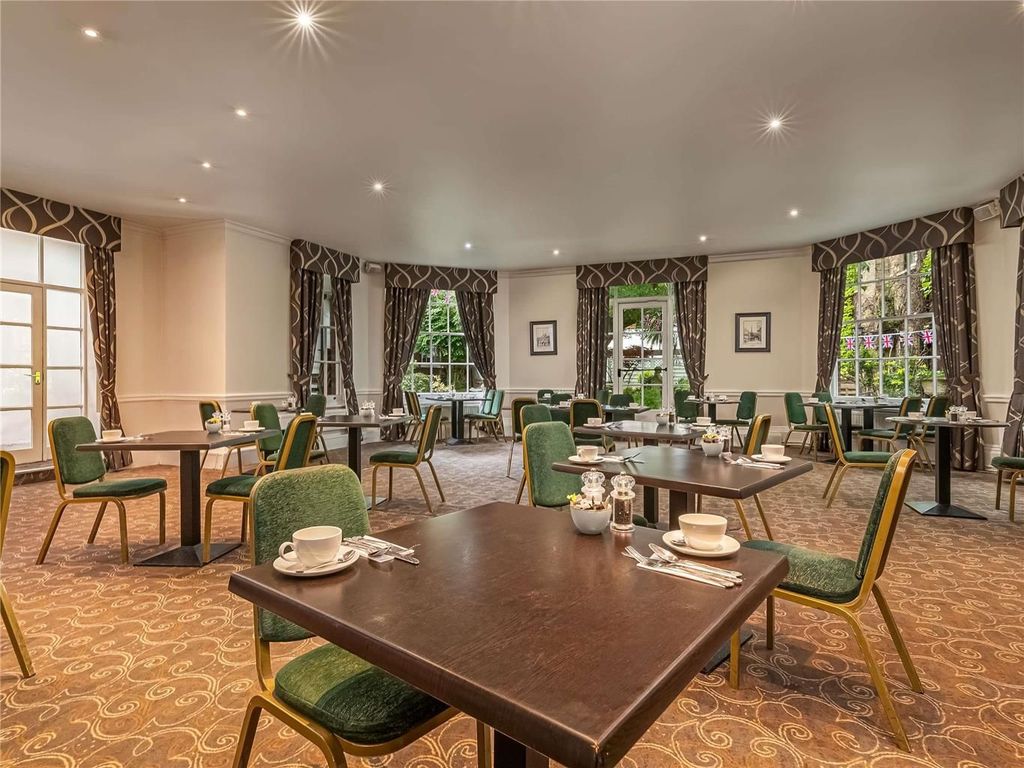 Mercure Salisbury White Hart Hotel & Apartments
