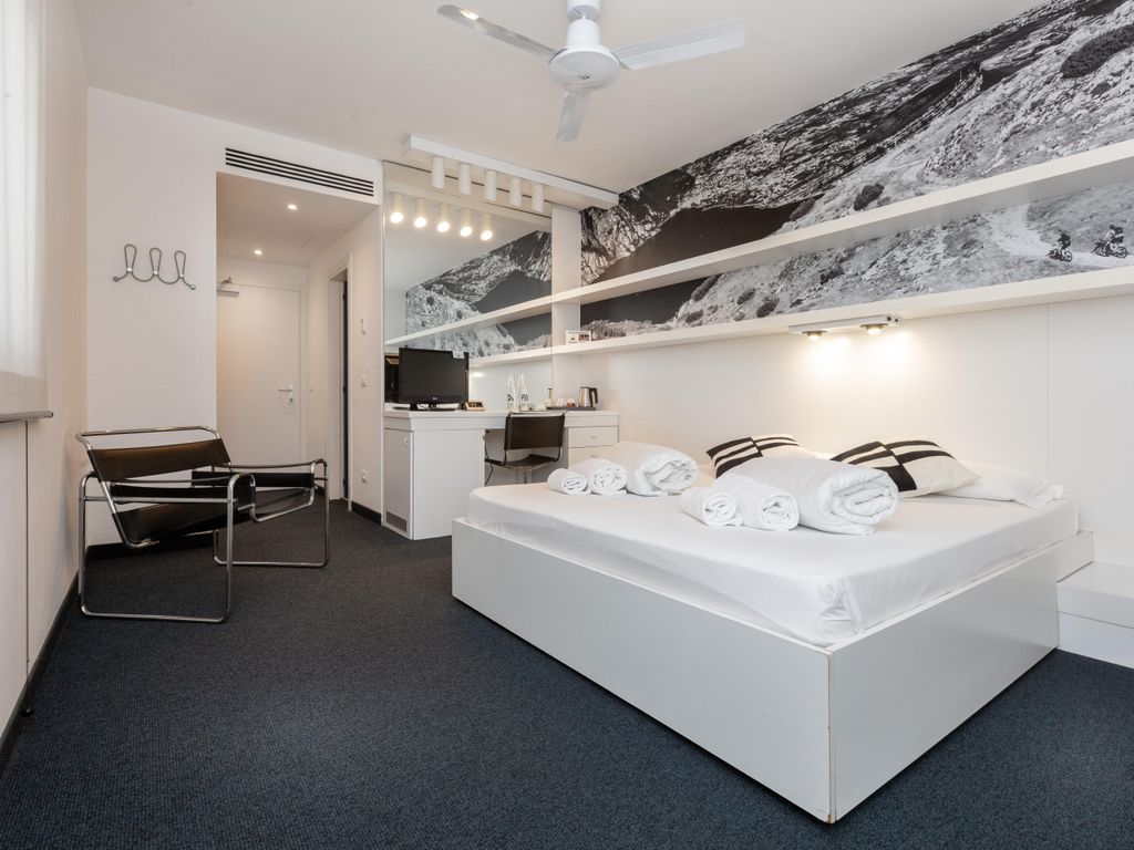Santoni Freelosophy Hotel