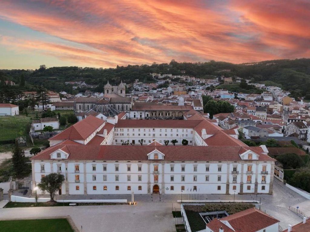 MONTEBELO MOSTEIRO DE ALCOBAÇA HISTORIC HOTEL