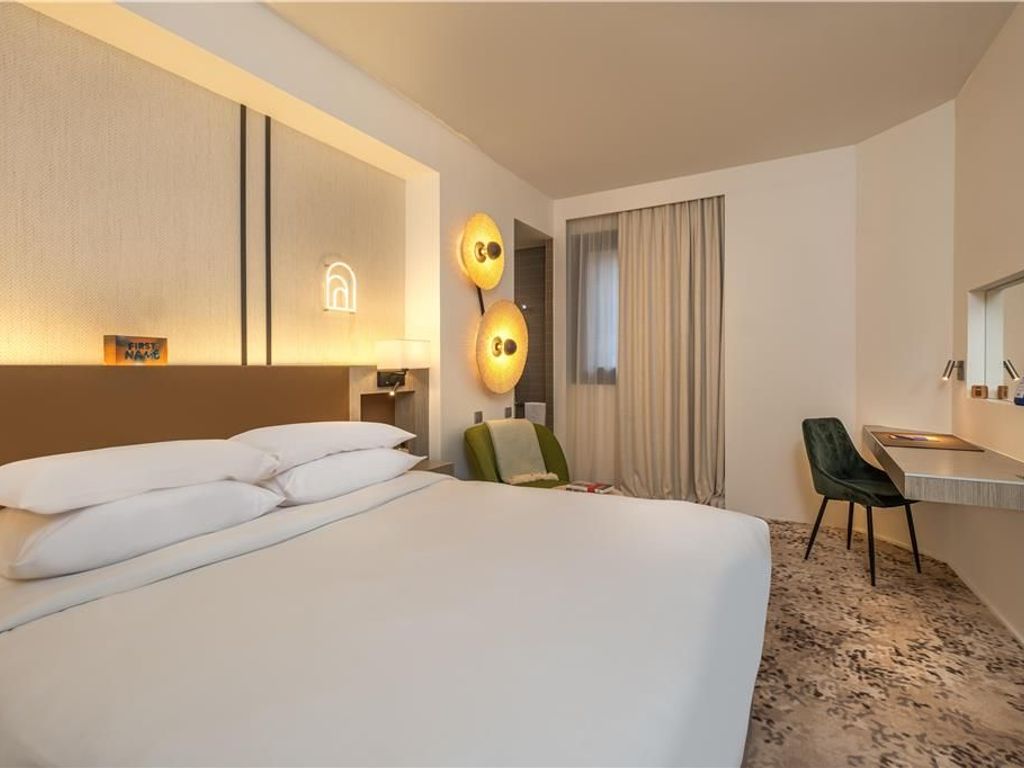 FirstName Toulouse Hotel