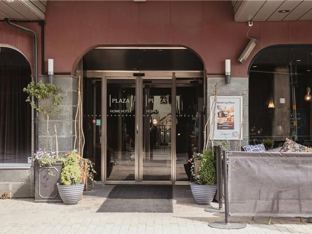 Home Hotel Plaza