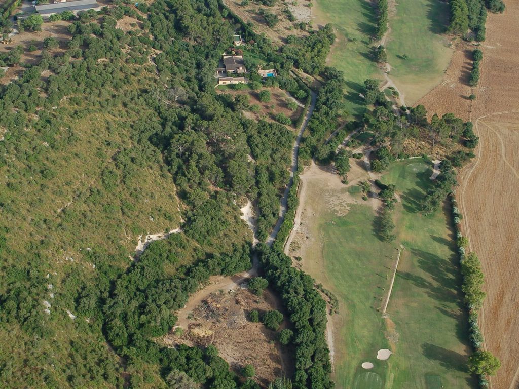 La Reserva Rotana Private Golf & Wine Resort