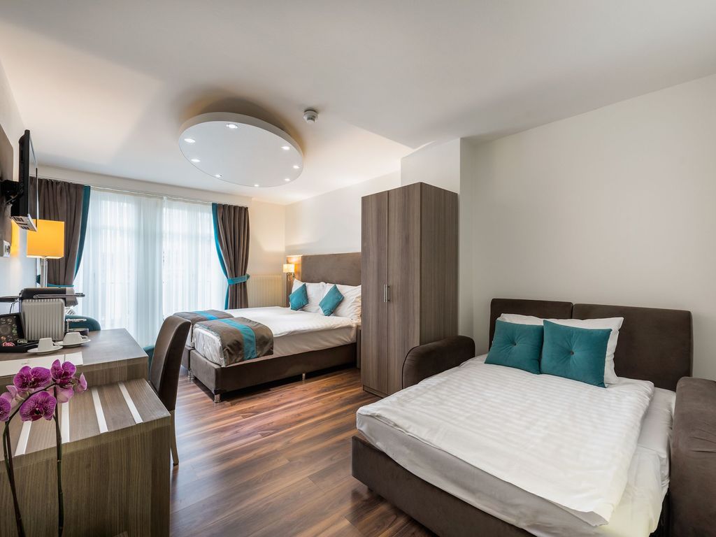 Hotel  Rousseau