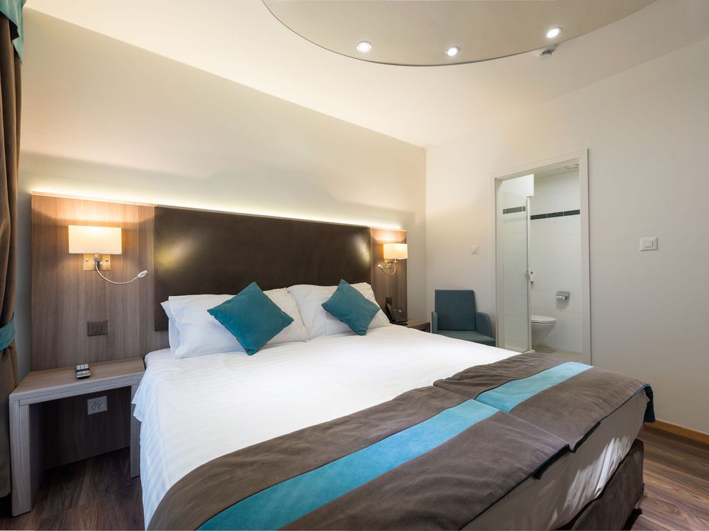 Hotel  Rousseau