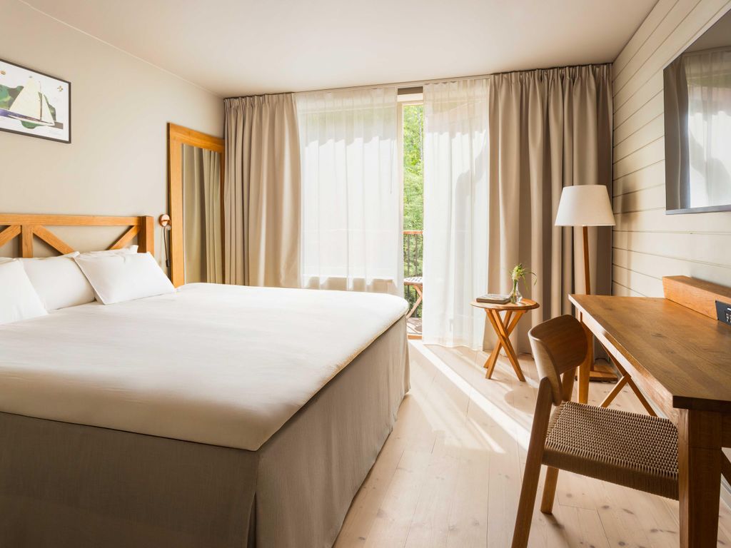 Hotel J