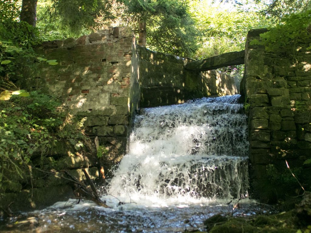 Haus am Wasserfall