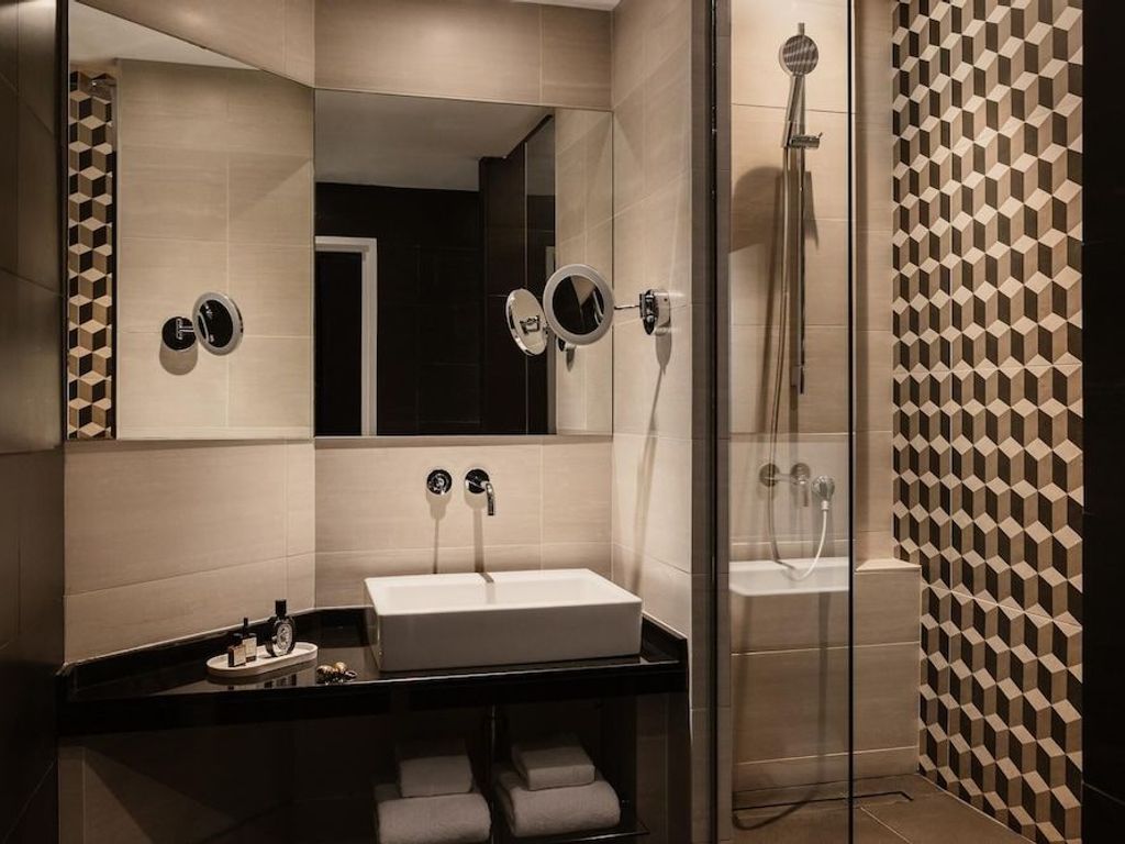 Hotel Bourgogne and Montana