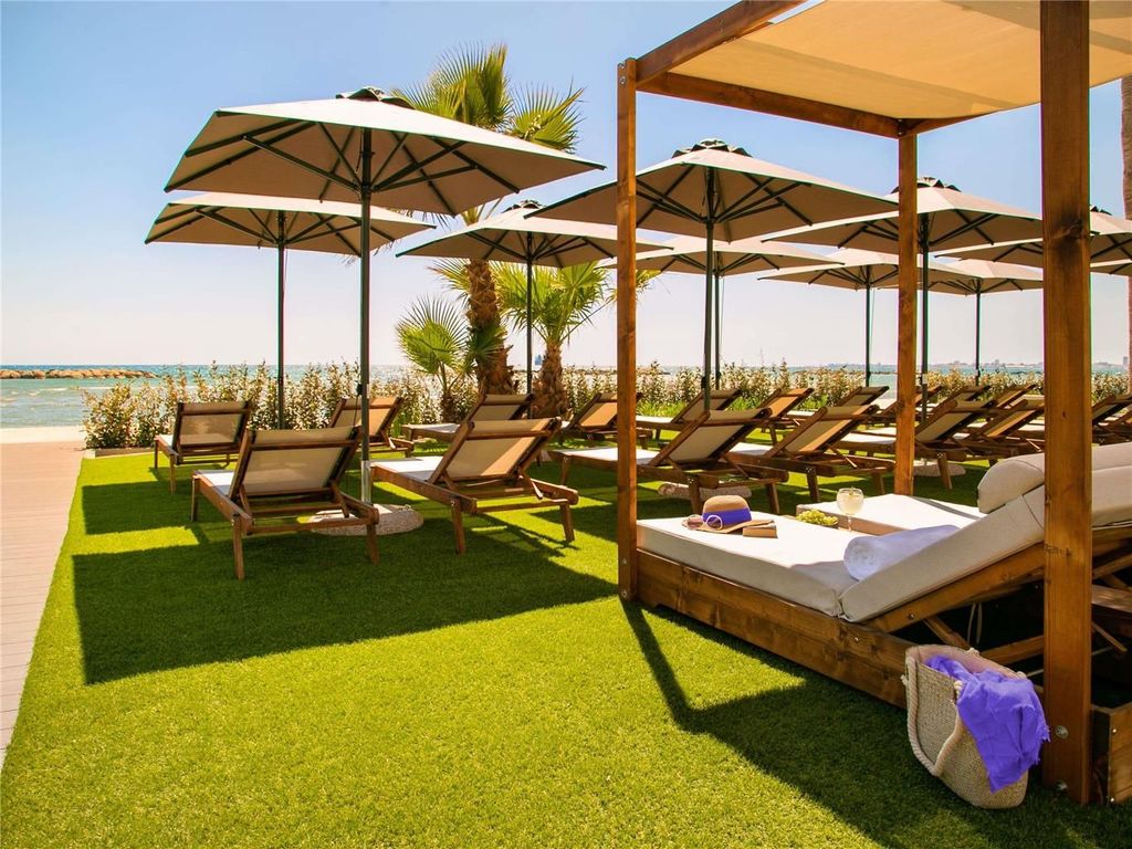 Mercure Larnaca Beach Resort