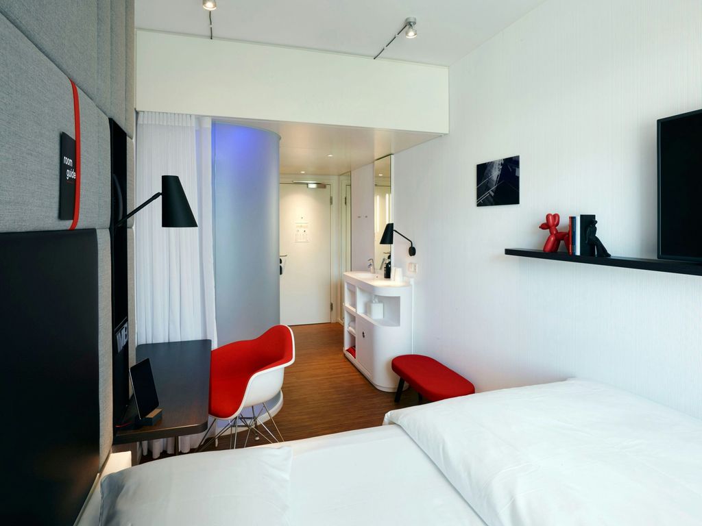 citizenM London Victoria Station