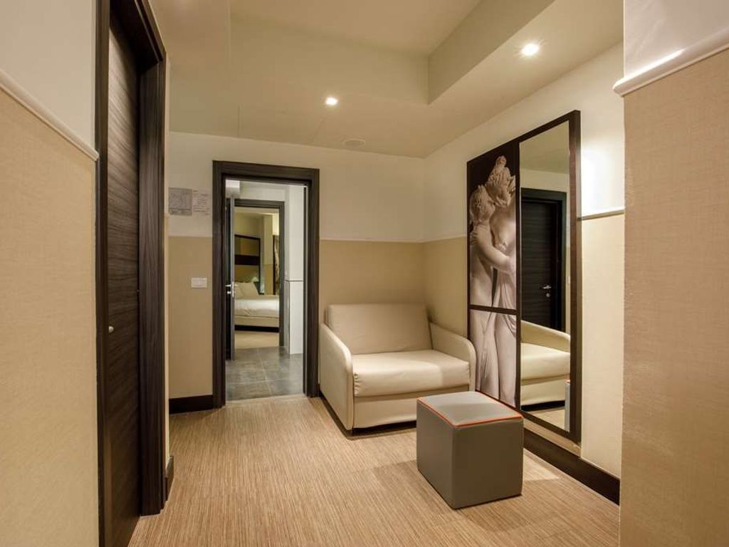 Cosmopolita Rome Colosseum Tapestry Collection by Hilton