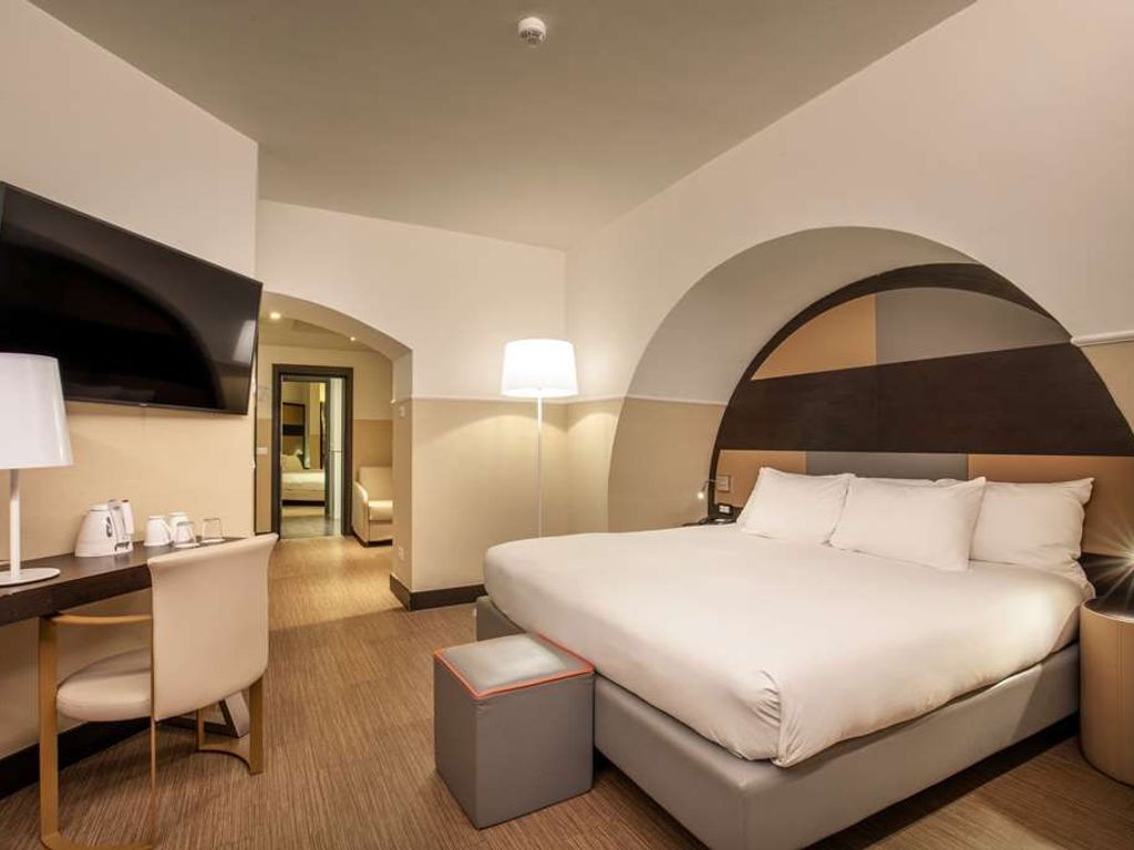 Cosmopolita Rome Colosseum Tapestry Collection by Hilton