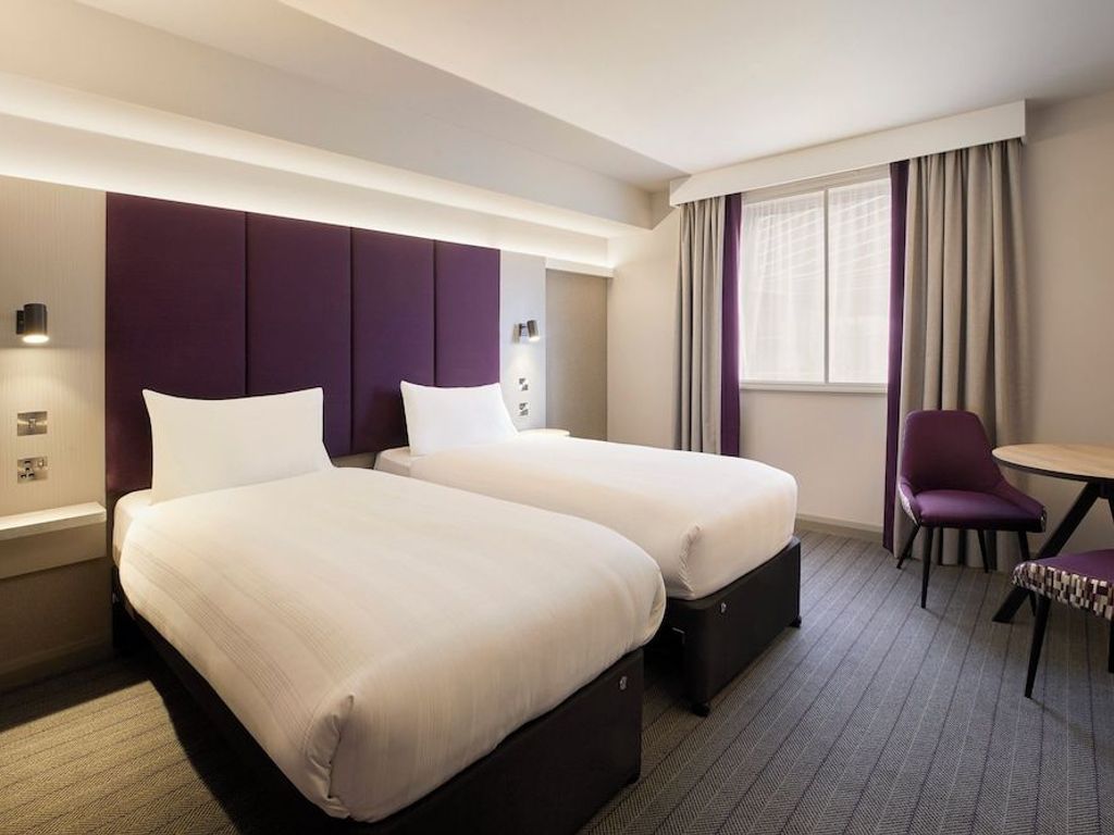 Premier Inn Bristol Parkway - M32