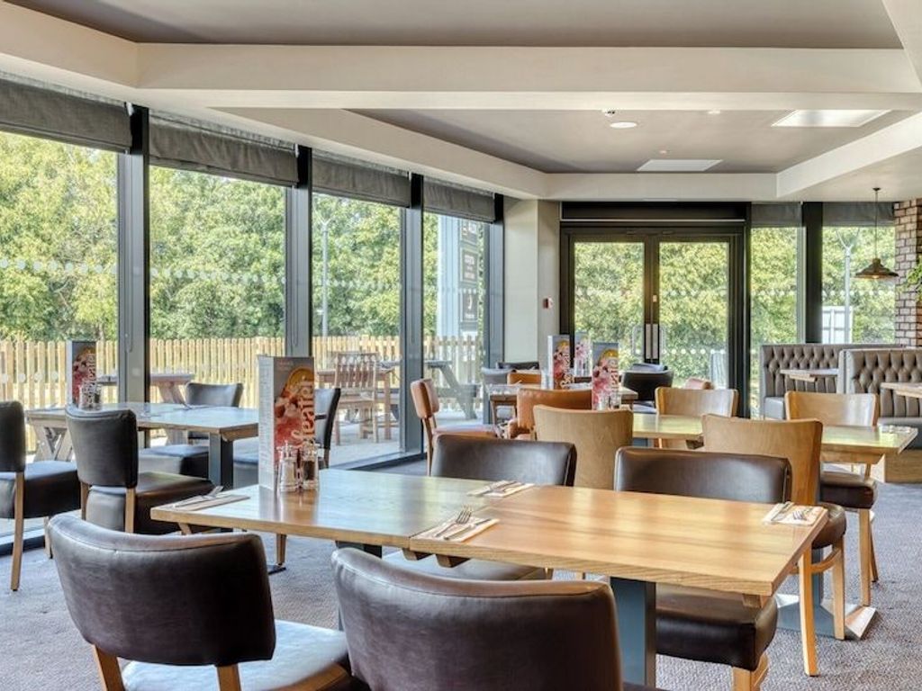 Premier Inn Bristol Parkway - M32