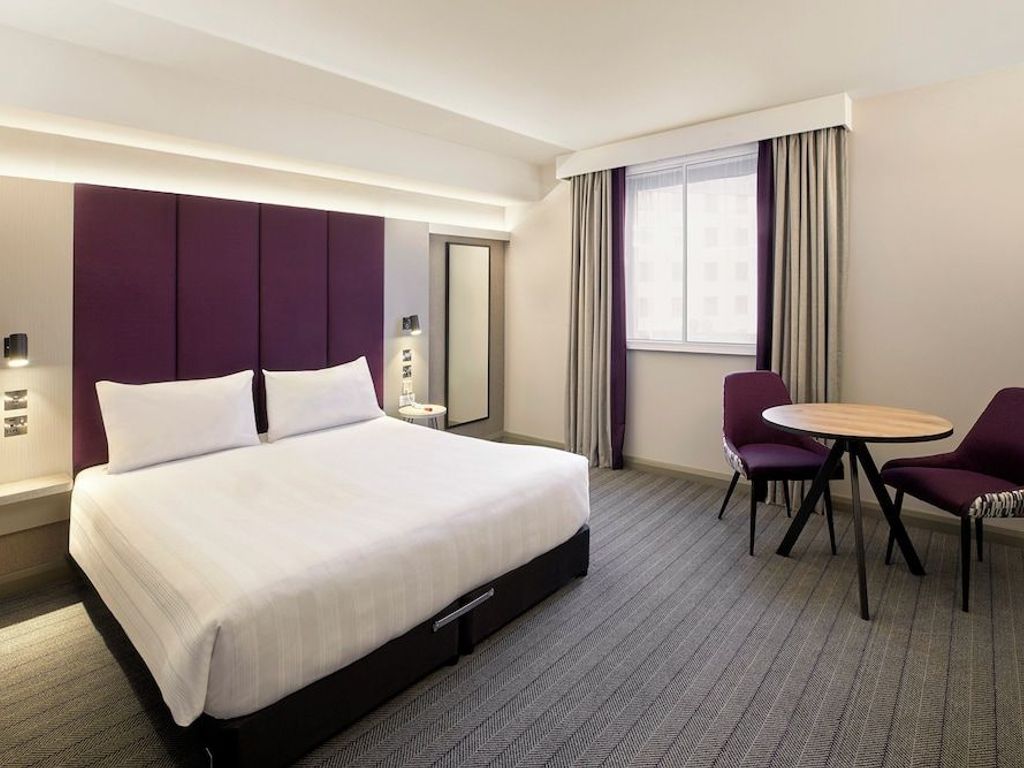 Premier Inn Bristol Parkway - M32