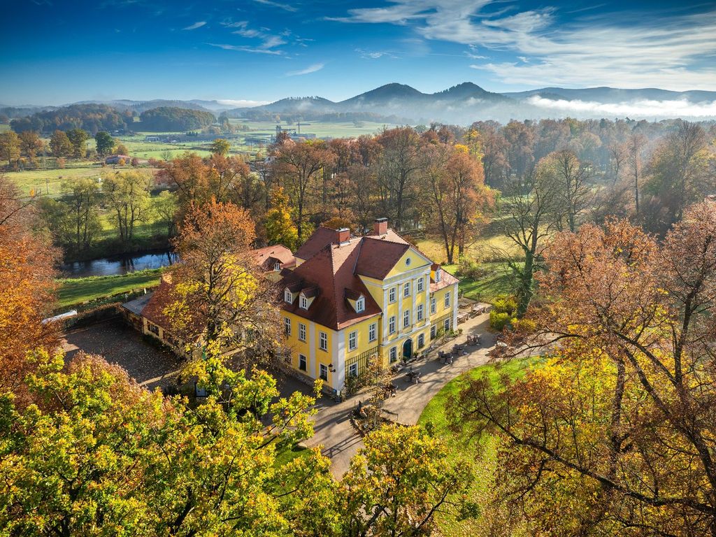 Pałac Łomnica