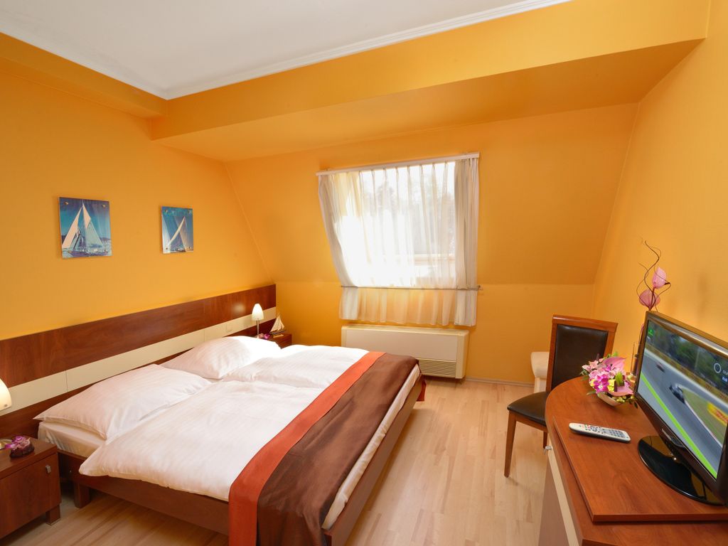Holiday Beach Wellness Hotel with Sauna Park