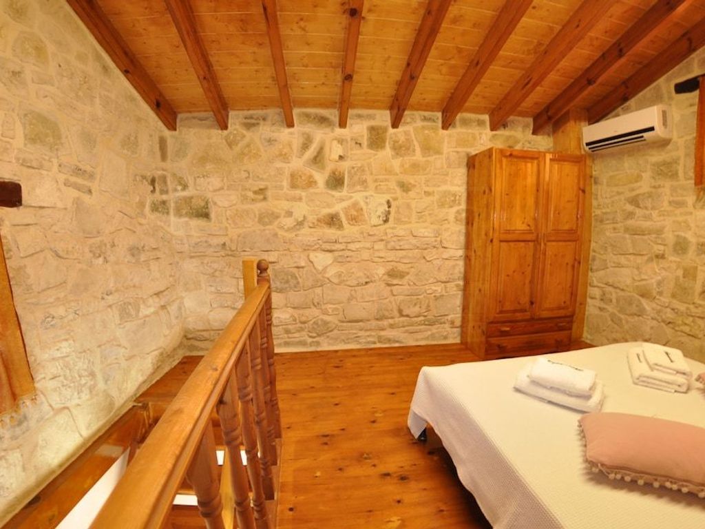 Adamantia Hotel