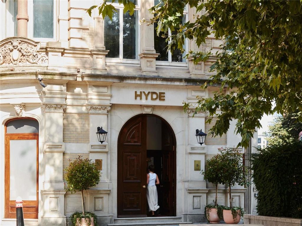 Hyde London City