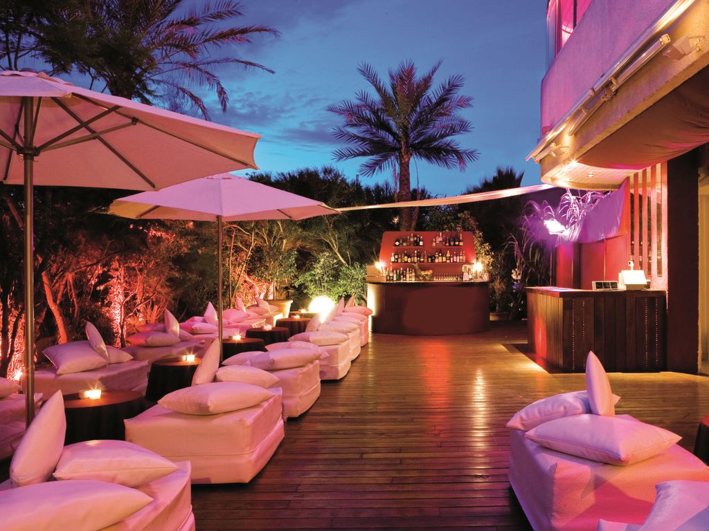 El Hotel Pacha - Junior Suites only -