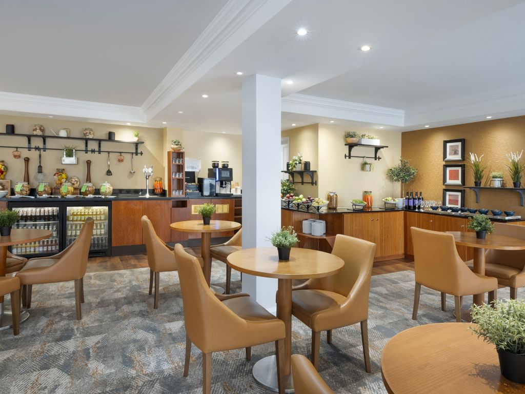 Delta Hotels by Marriott Heathrow Windsor
