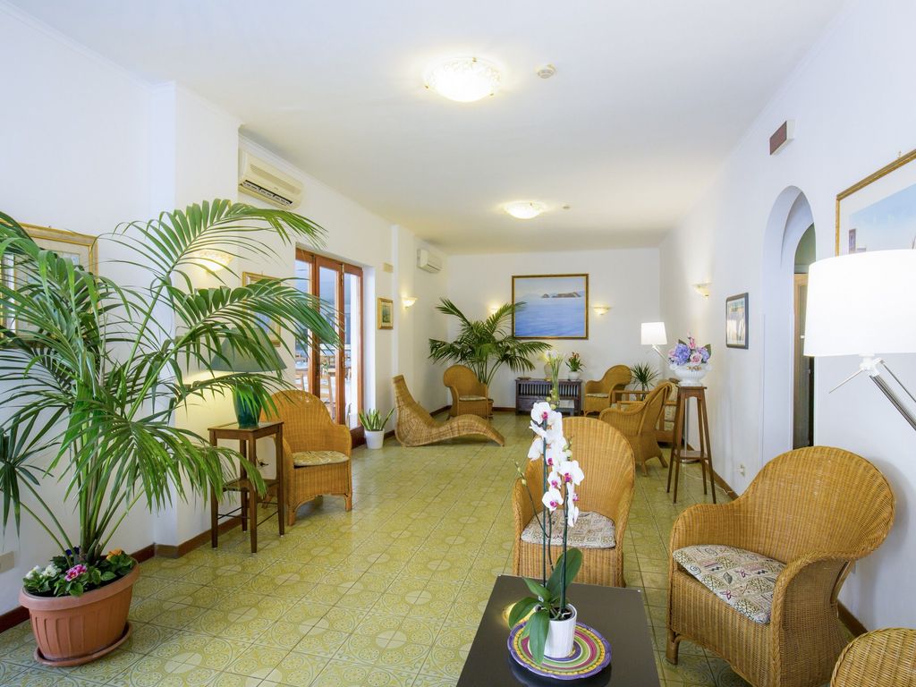 Angelina Hotel