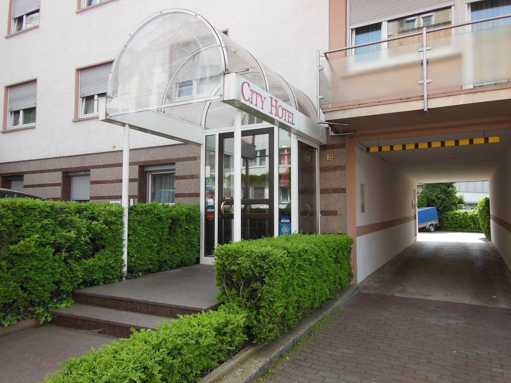 City Hotel
