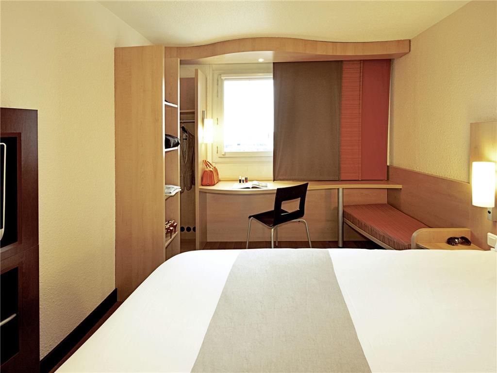 ibis Nemours