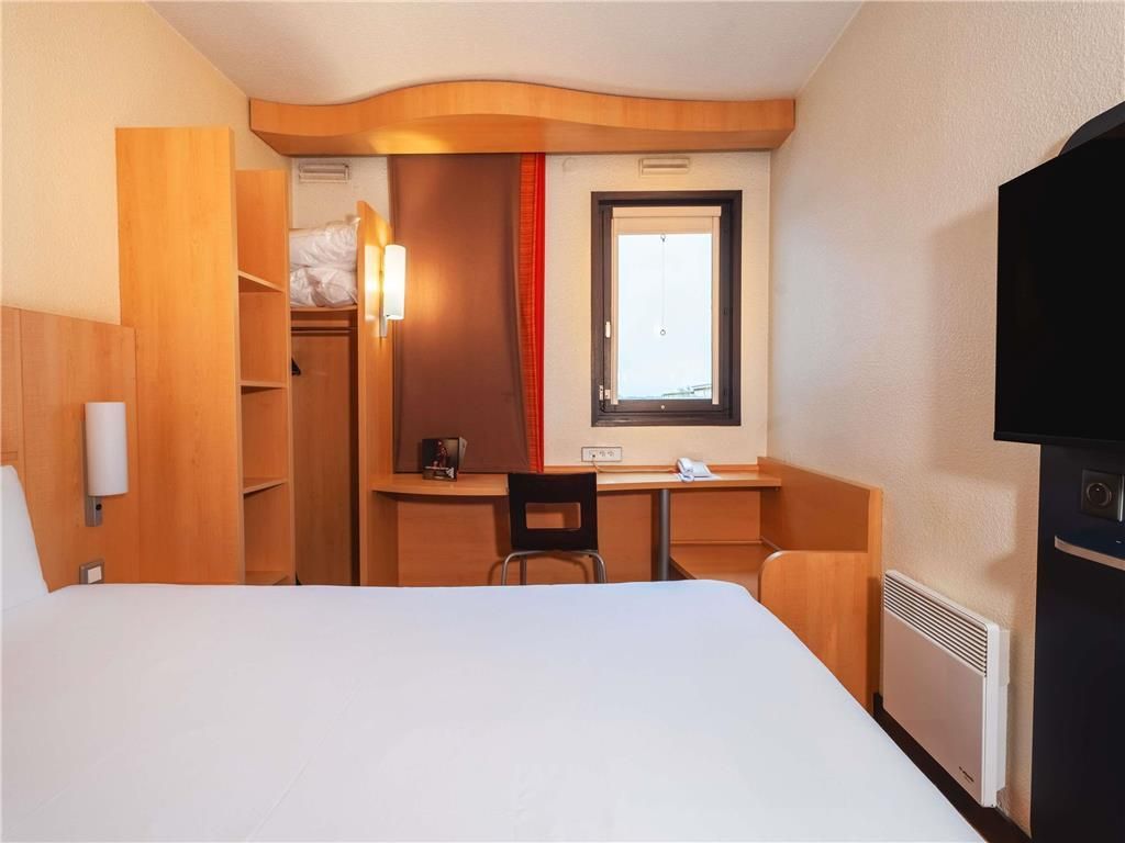 ibis Paris Pont de Suresnes