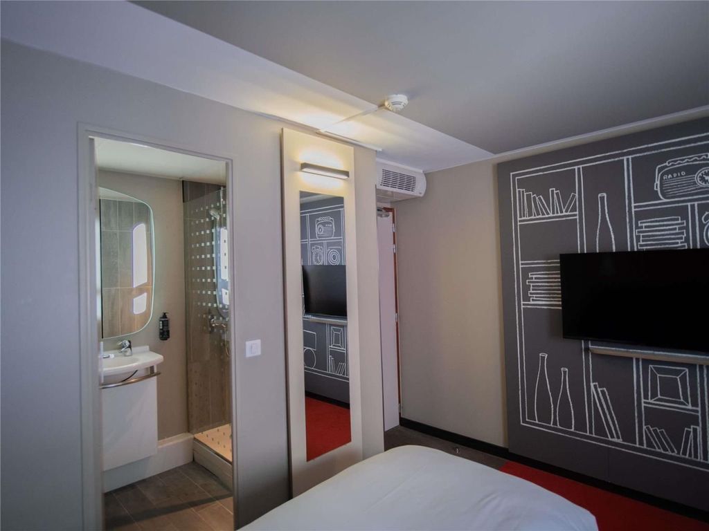 ibis Paris Canal Saint-Martin