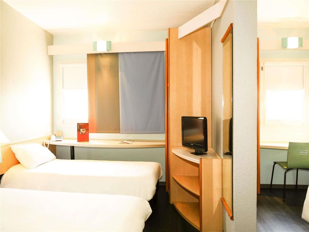 ibis Orange Centre Échangeur A7 A9