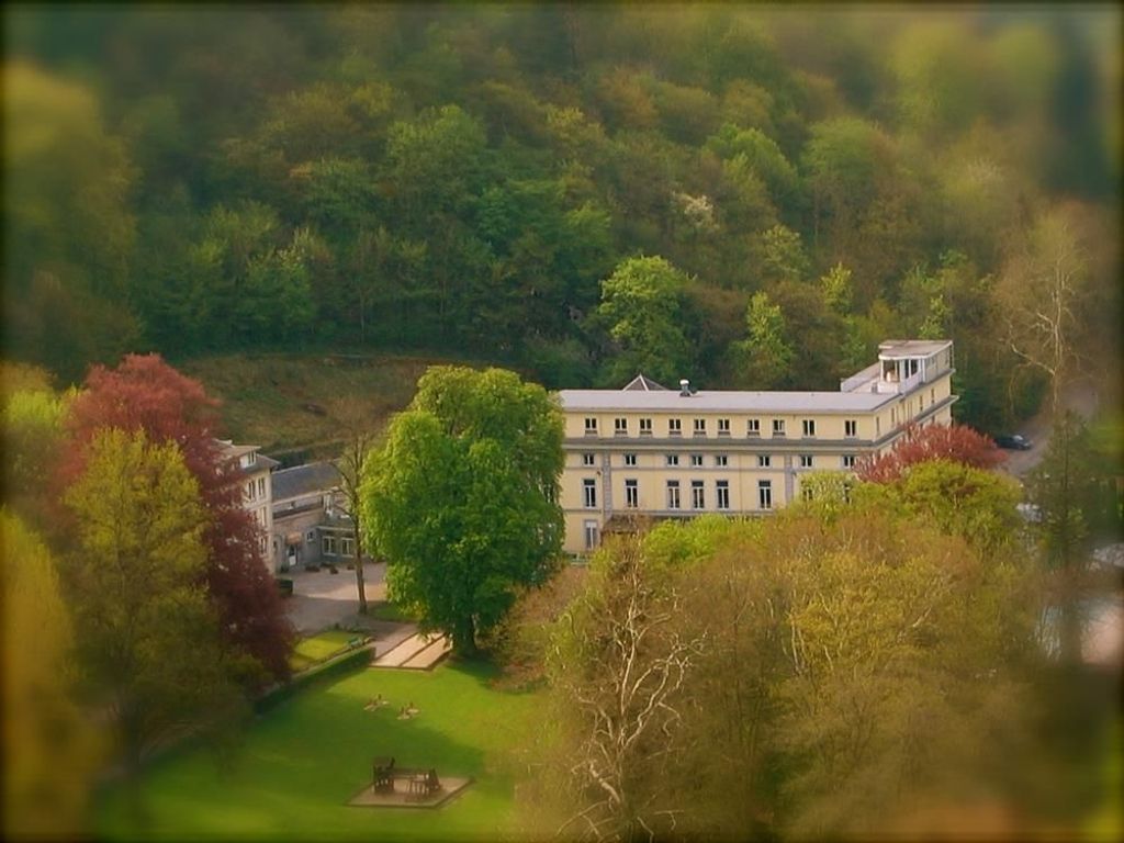 Le Castel de Pont-à-Lesse
