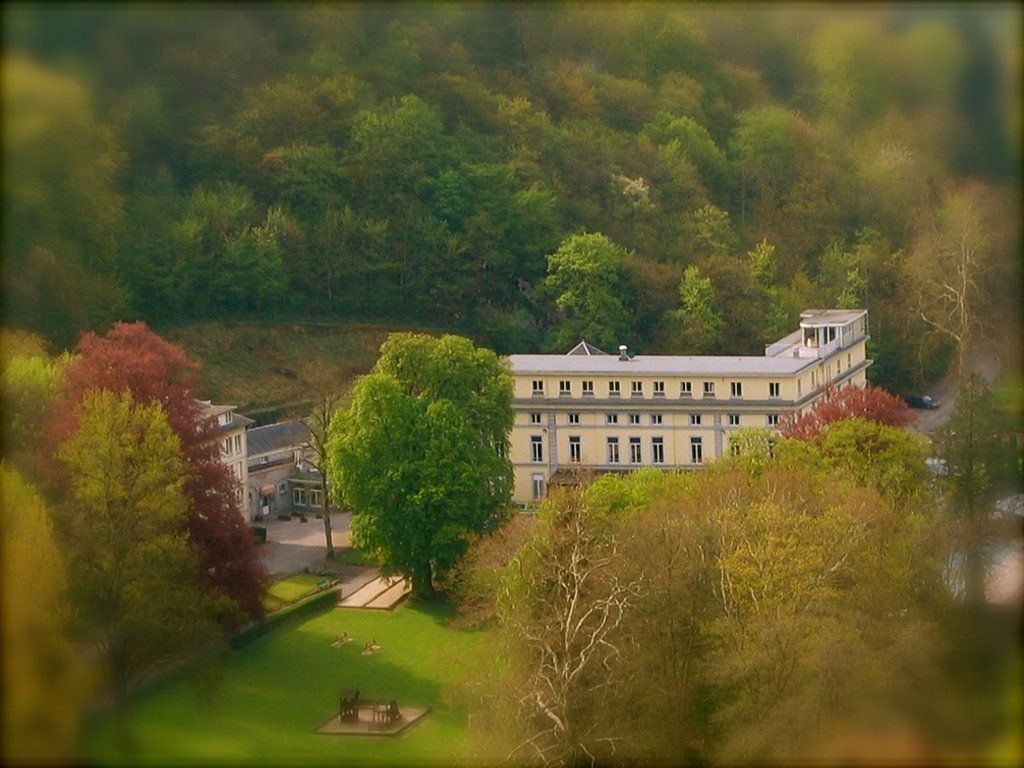 Le Castel de Pont-à-Lesse