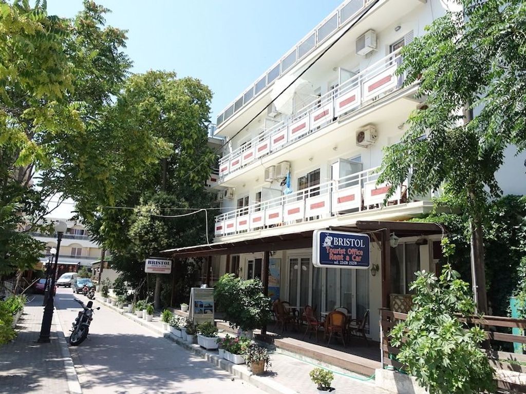 Bristol Hotel & Apartments