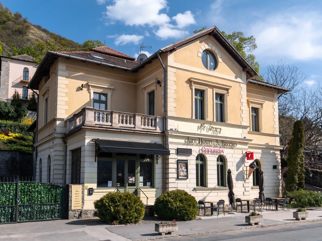 Mr. Görgey Art Hotel & Spa