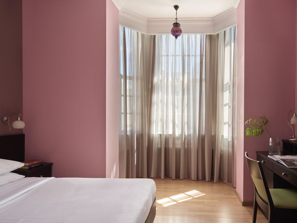 Delphi Art Hotel