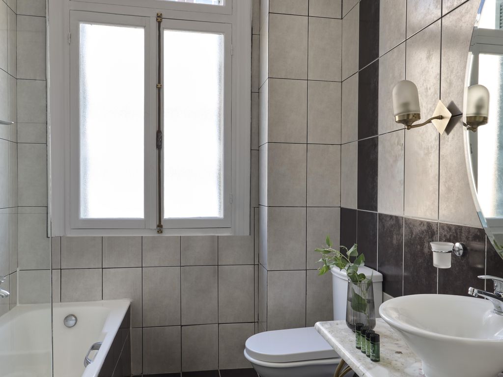 Delphi Art Hotel