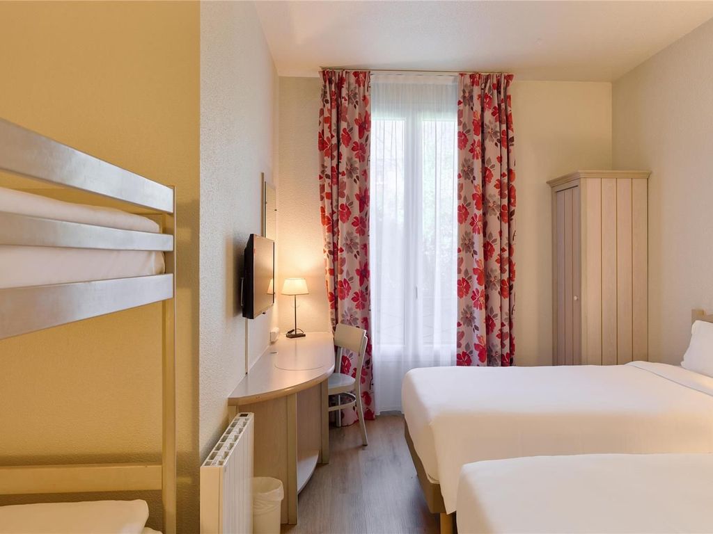 CAMPANILE VAL DE FRANCE NEAR DISNEYLAND PARIS ex Kyriad Disneyland Paris