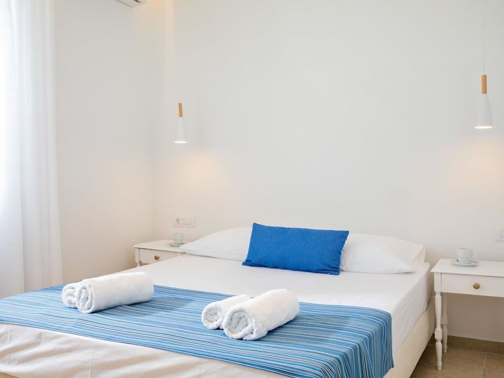 Bella Vista Beach Hotel and Studios