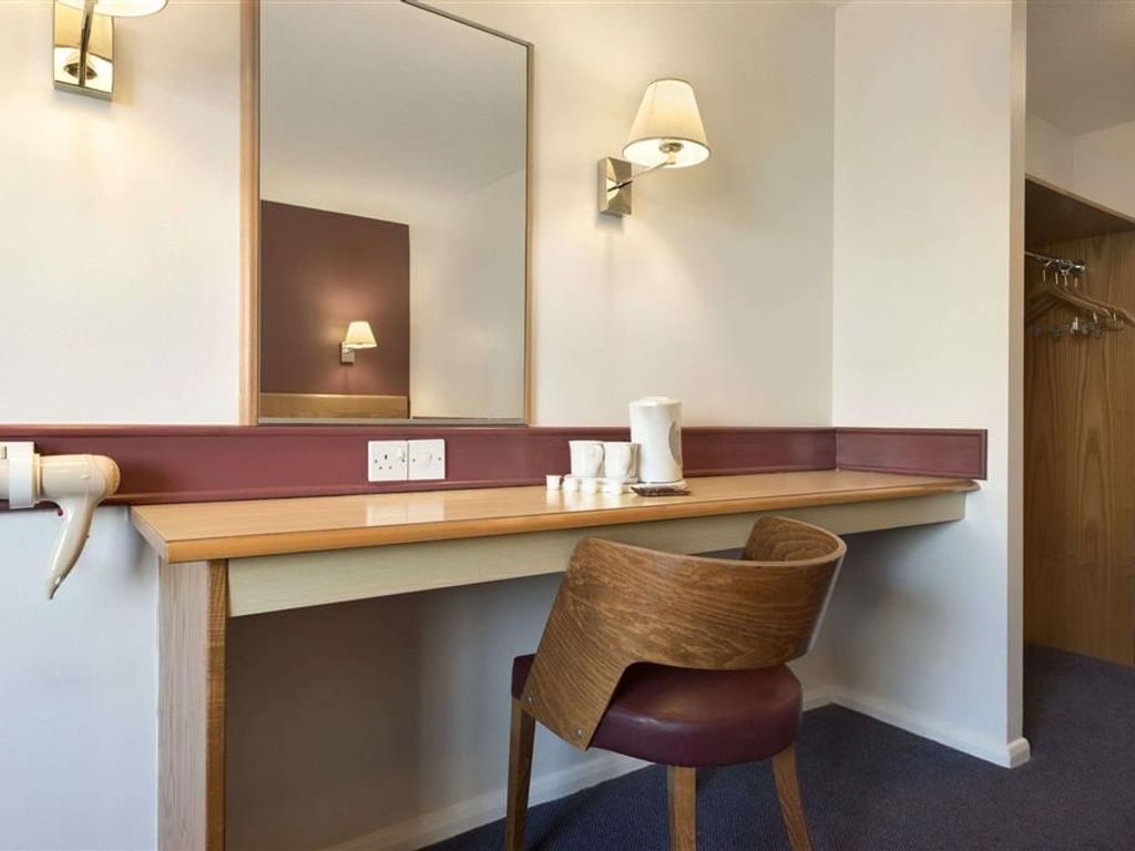 Days Inn by Wyndham Membury M4