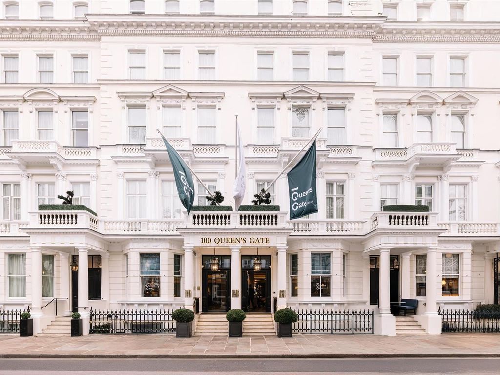 100 Queen's Gate Hotel London Curio Collection by Hilton