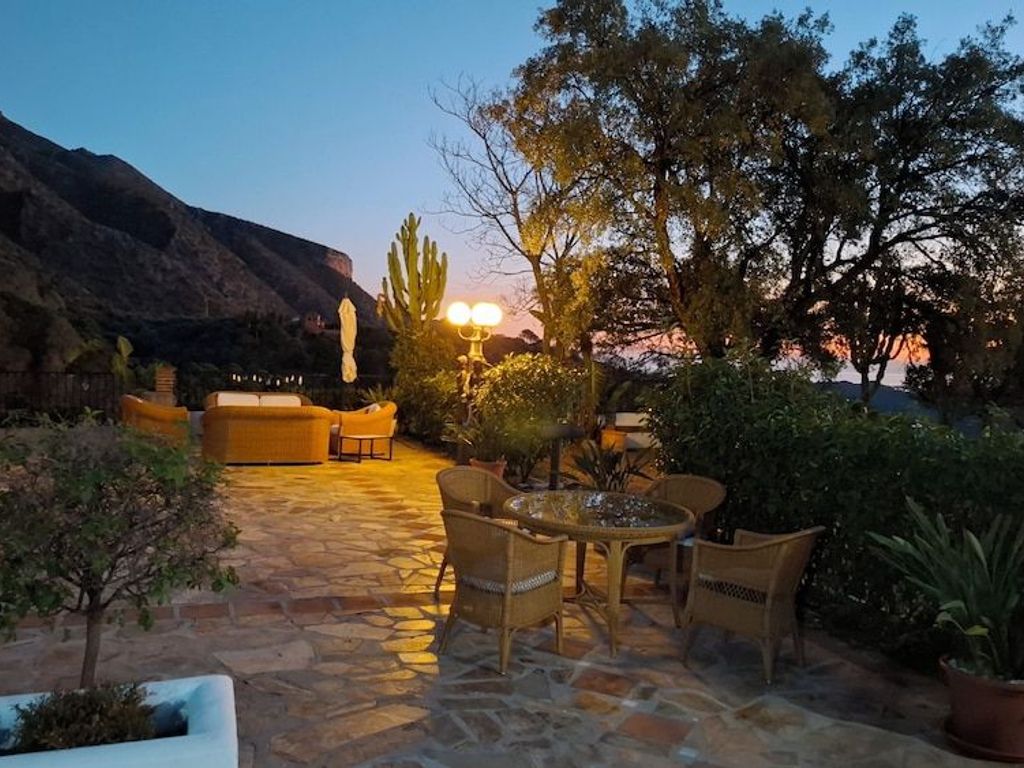 Hotel Los Jarales