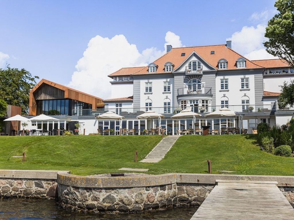 Sixtus Sinatur Hotel and Konference