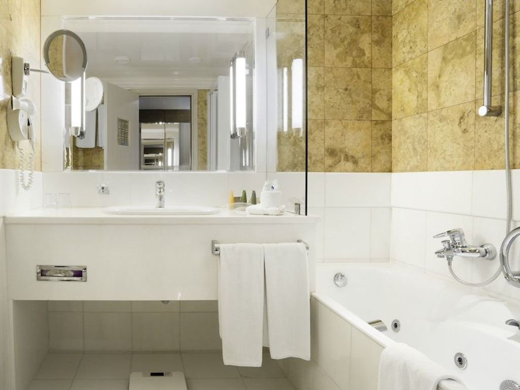 Holiday Inn ATHENS - AIRPORT by IHG