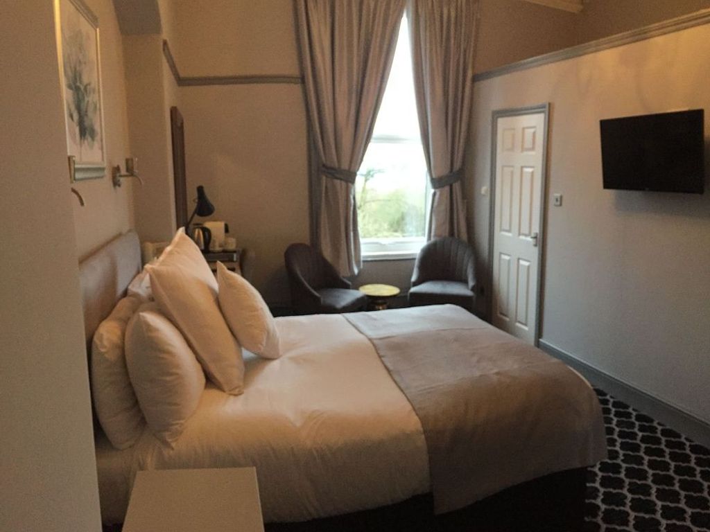 Hillcrest Hotel