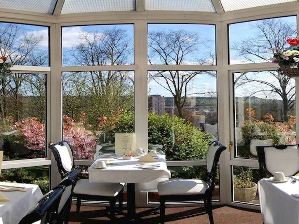 Hillcrest Hotel