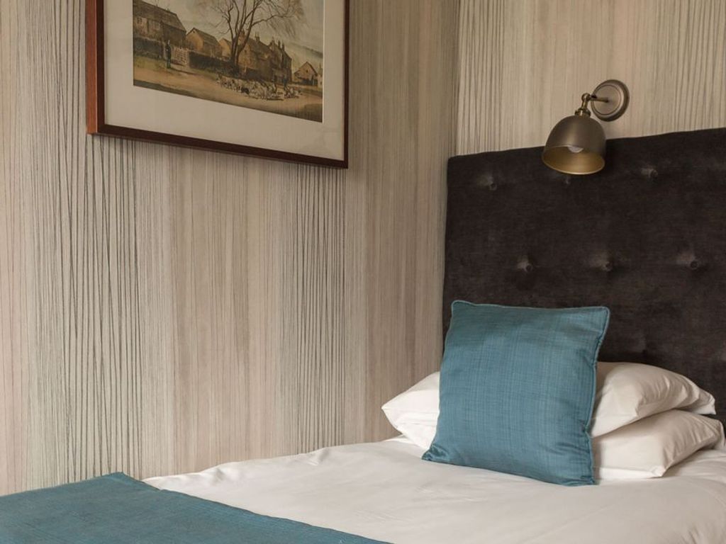 Ascot House Hotel