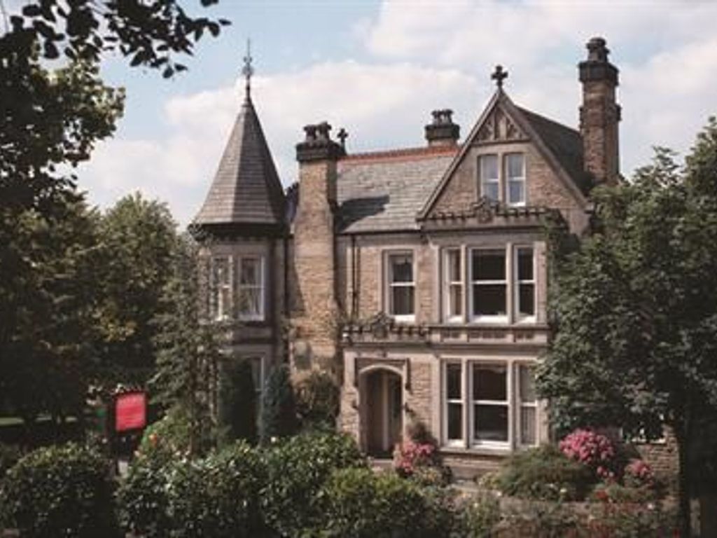 Ascot House Hotel